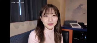 惯量大姐姐小妹妹激情4P，男人还是喜欢嫩的，吃奶玩逼全照着年轻的招呼，享受韵味大姐口交，草完了小妹草大姐